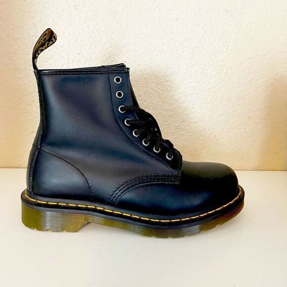 Doc Marten 1460’s Black Leather moto combat biker Boot 8 eyelet M7/W9. Unisex - Picture 5 of 13